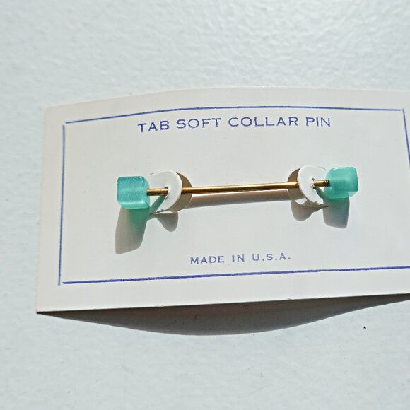 Vintage  Collar Bar Pin Green Lucite Art Deco Style New Old Stock - Picture 1 of 3